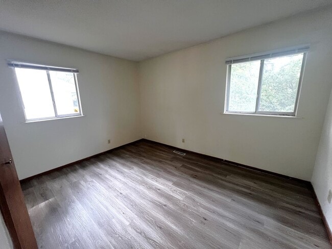 Building Photo - 3 Bedroom 1 Bath Home in Beautiful Iowa City!