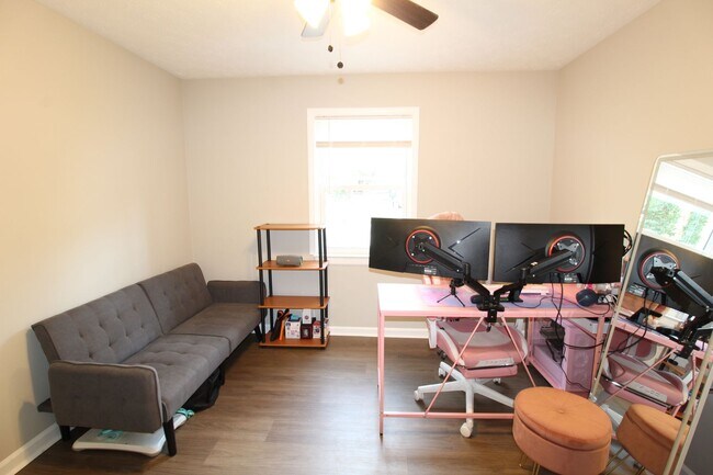 Building Photo - 3367 Oak Dr SW