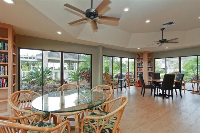 Building Photo - 1711 Starling Dr