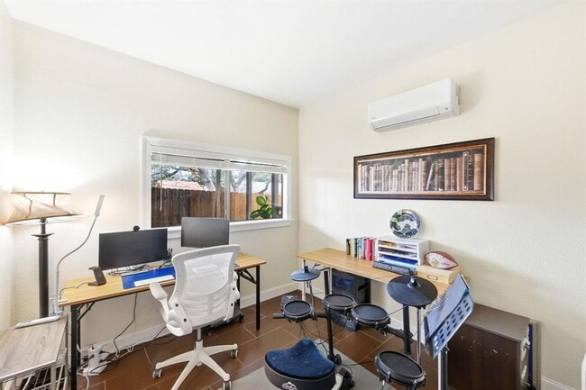 Building Photo - 7210 Towering Oaks Dr