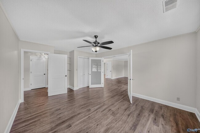 Building Photo - 1208 SE Willowbrook Dr