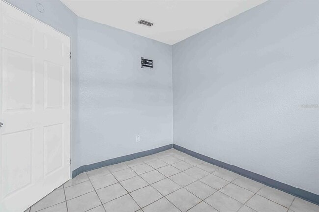 Building Photo - 140 112th Ave N