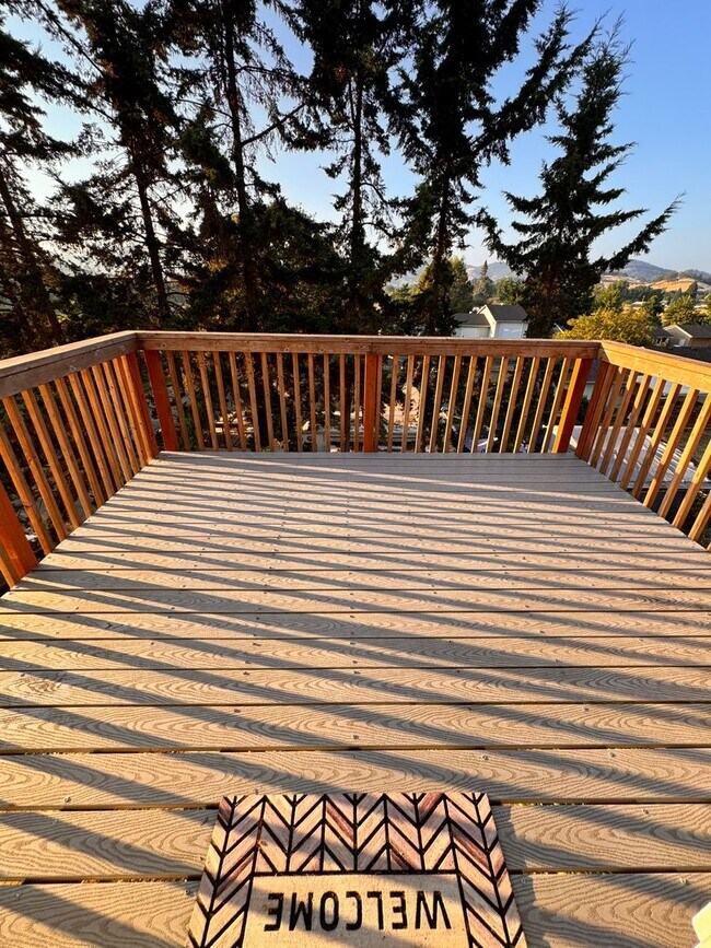 Building Photo - 106 Umpqua View Dr