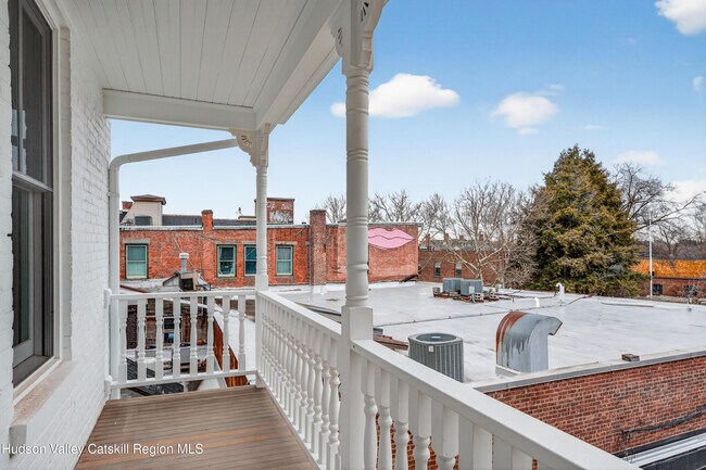 Building Photo - 316 Wall St