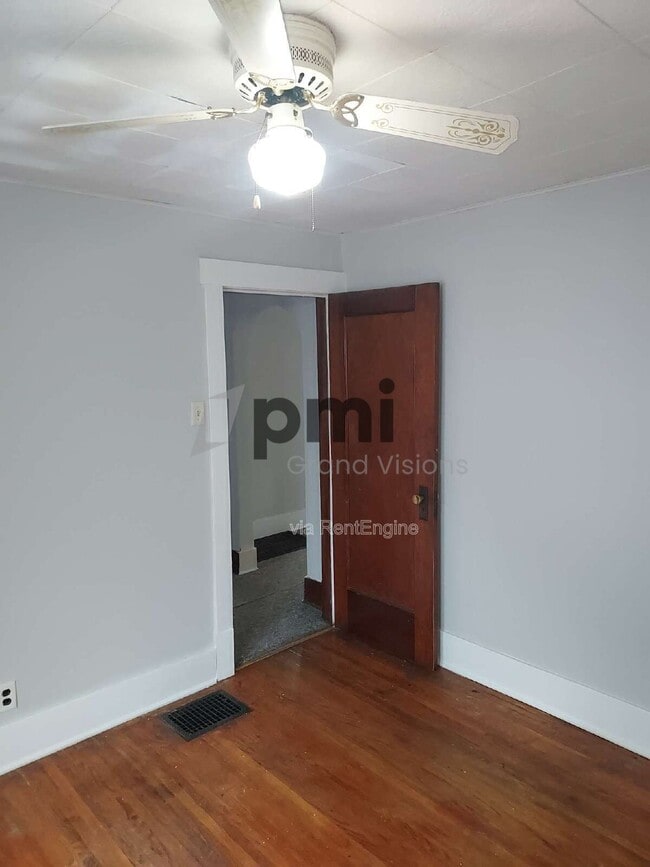 Building Photo - 2143 E Wood St