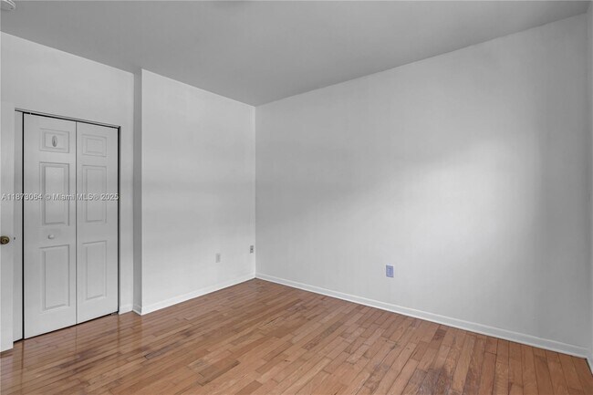 Building Photo - 1542 Drexel Ave