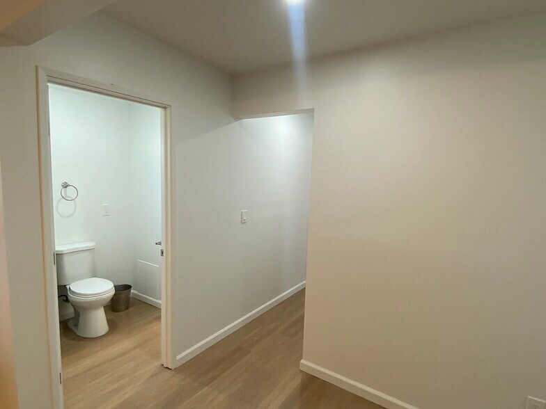 Building Photo - 11921 Hayford St