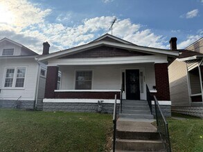 Building Photo - SPACIOUS HOUSE! Perfect Starter Home!
