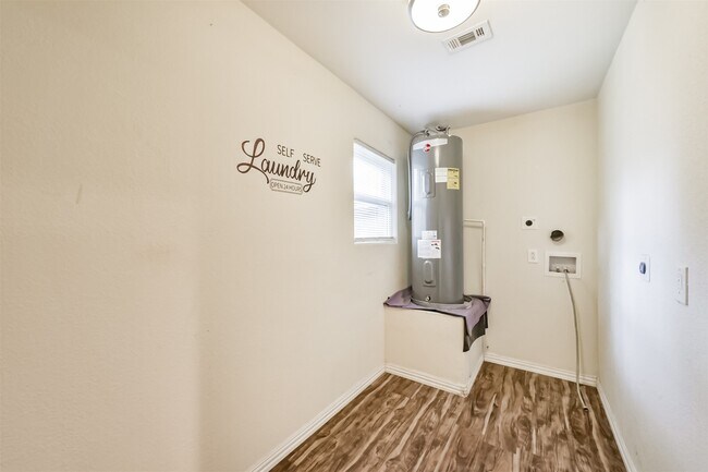 Building Photo - 3700 Stassen St