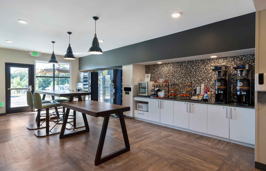 Building Photo - Furnished Studio-Atlanta - Newnan