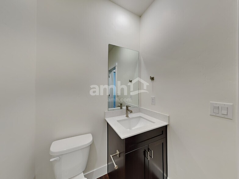 Building Photo - 9366 Wabash St