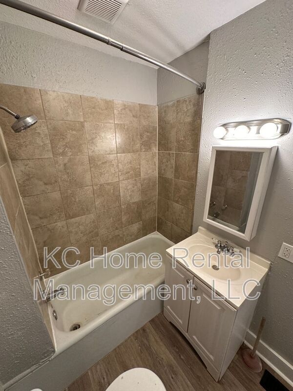 Building Photo - 3708 E 72nd St