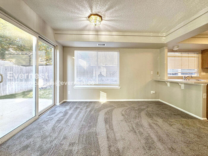 Building Photo - 4079 Perth St