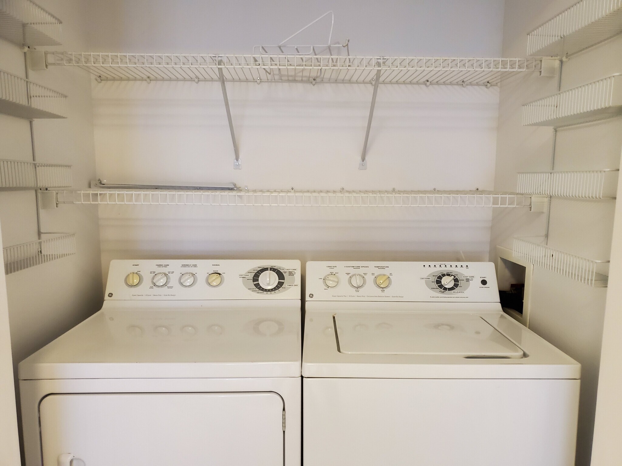 Building Photo - 4202 Central Sarasota Pky