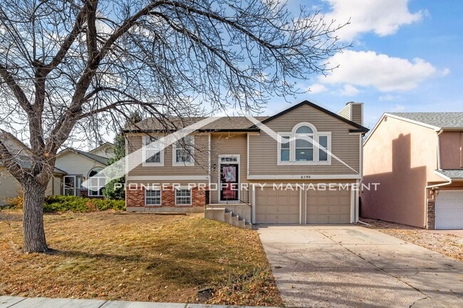 Primary Photo - Huge Yard, Great Views, Perfect Location. ...