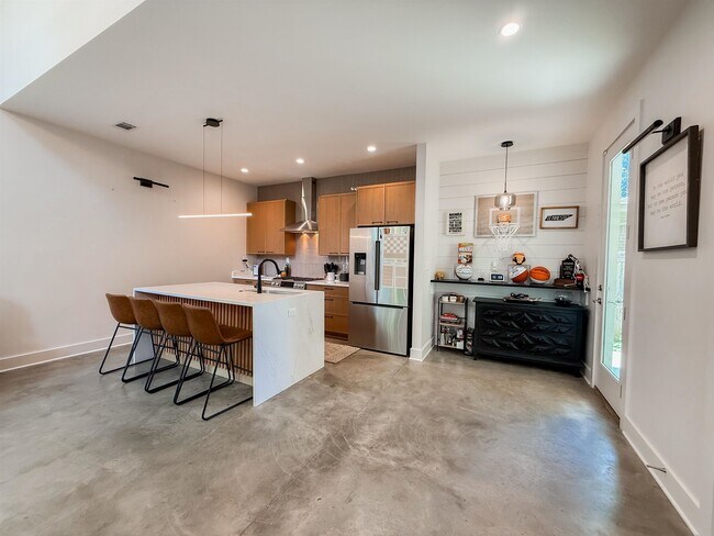 Building Photo - 765 Carnes Sta Cv