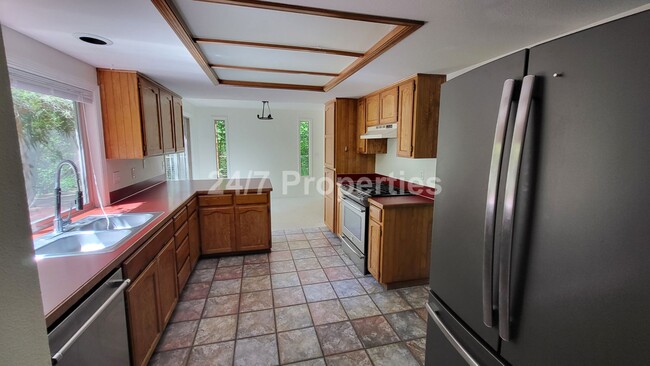 Building Photo - Stunning Home in Tranquil SW Neighborhood