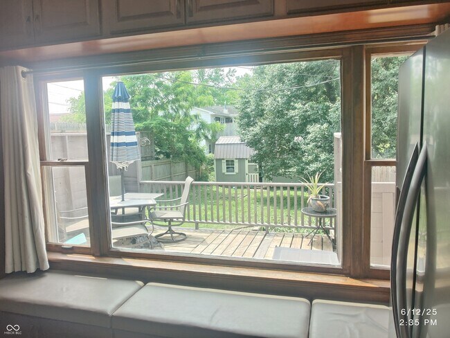 Building Photo - 121 N Main St