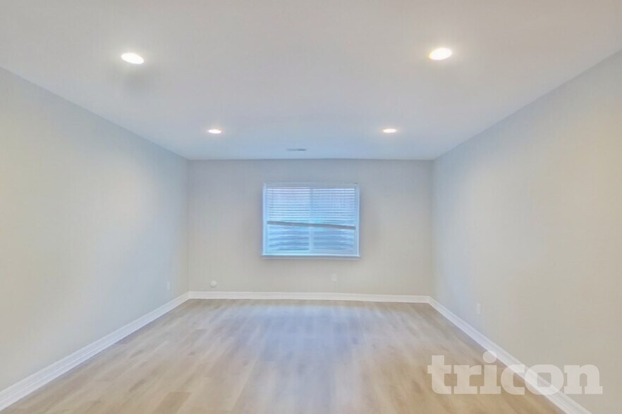 Building Photo - 6748 Lamine Dr
