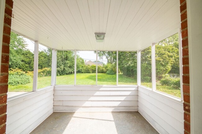 Building Photo - Charming 4-Bedroom Home in Prime Beachwood...