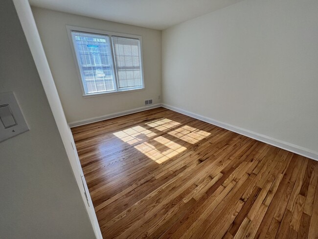 Building Photo - Stunning Updated 3BR/2BA Row Home in the Heart of Towson