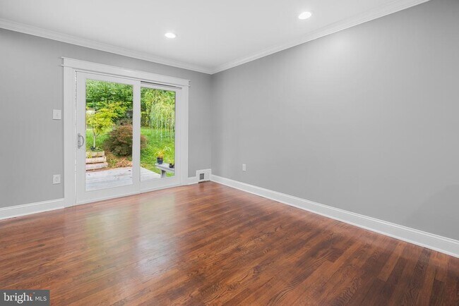 Building Photo - 14402 Woodcrest Dr