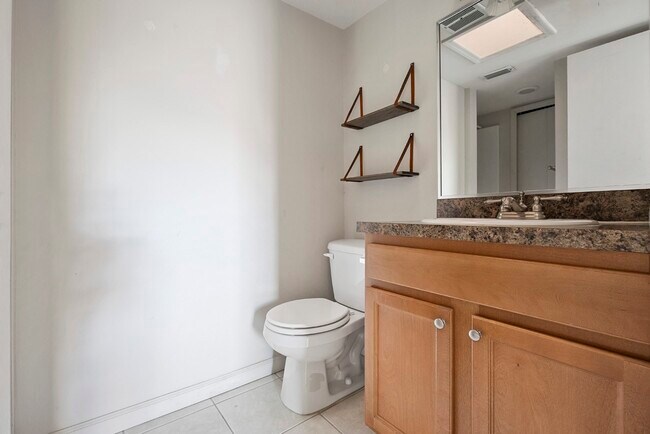 Building Photo - 2808 Plaza Terrace Dr