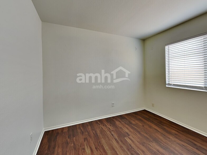 Building Photo - 8544 N 112th Ave