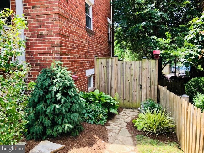 Building Photo - 317 Wesmond Dr