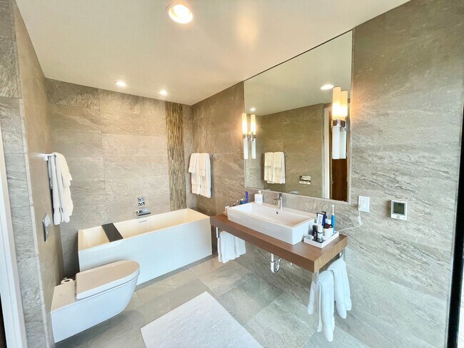 Building Photo - 3BR/2.5BA INCOMPARABLE Views!!! Prime Corona Heights Residence! 2 car parking and laundry! PROGRE...