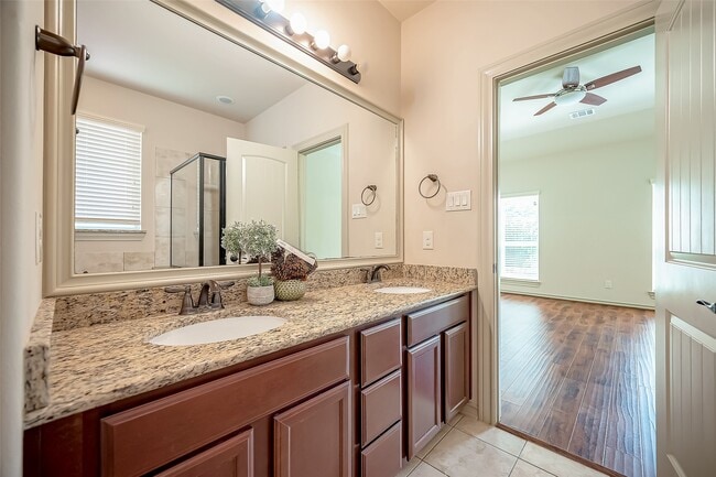 Building Photo - 2211 Argos Dr