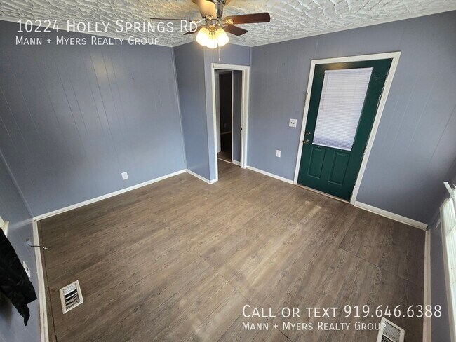 Building Photo - 10224 Holly Springs Rd