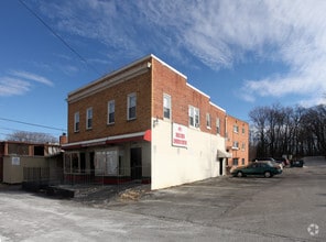 Building Photo - 5024 FT TOTTEN DR NE