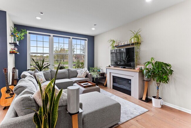 Building Photo - 1675 Addison Cir