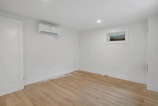 Building Photo - 507 Main St