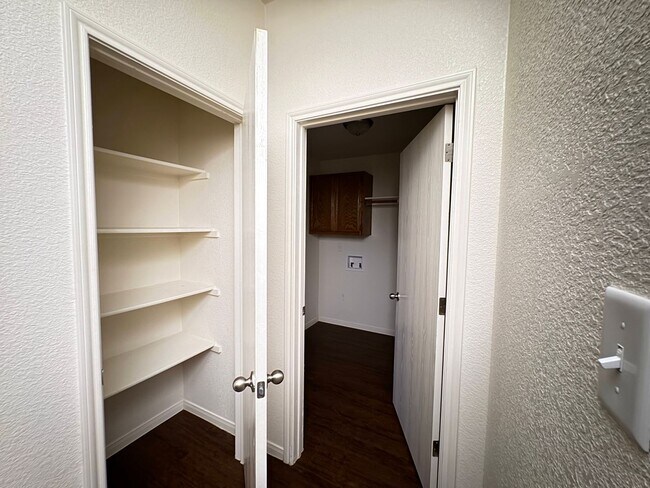 Building Photo - 4707 Waterproof Dr