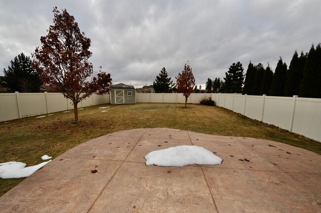 Building Photo - Coeur d'Alene Place Community 3 bed 2.5 ba...