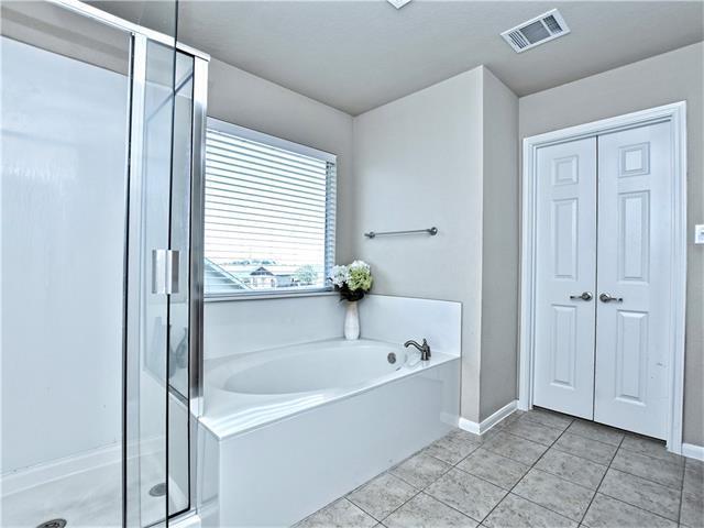 Primary garden tub and shower - 18204 Kermit Ct