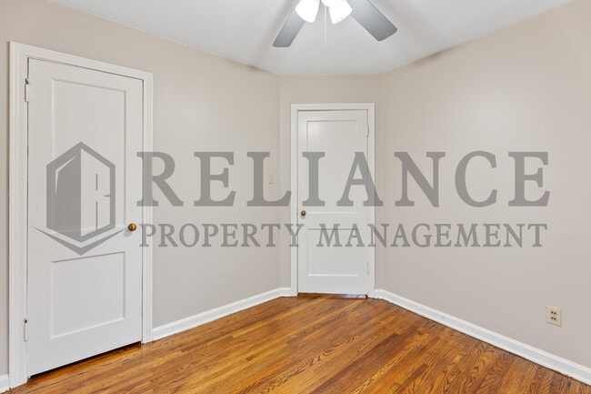 Building Photo - 1912 N Hood St