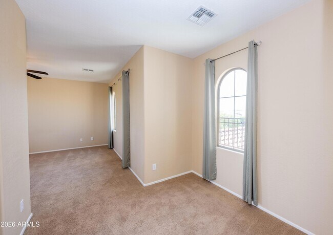 Building Photo - 2023 W Shackleton Dr