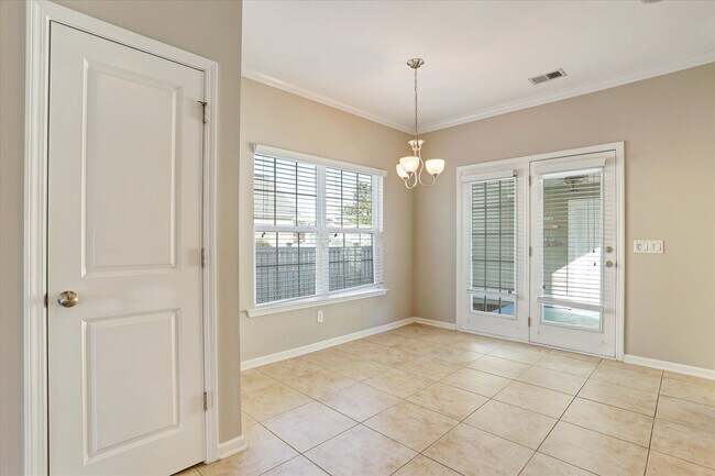 Building Photo - Cute 3 bedroom 2 bath