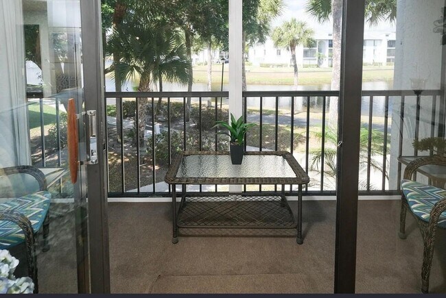 Building Photo - 1014 Green Pine Blvd