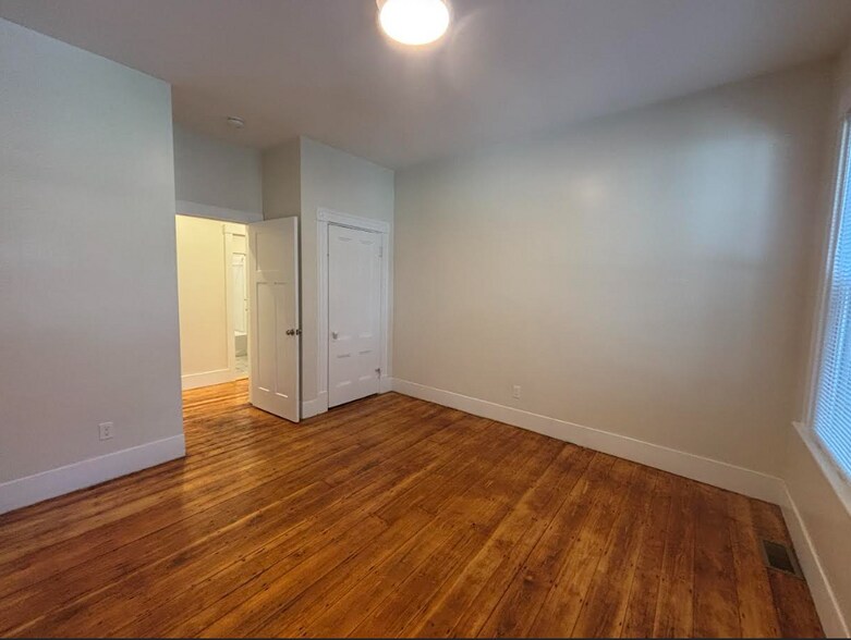 Building Photo - 1423 Cambridge St