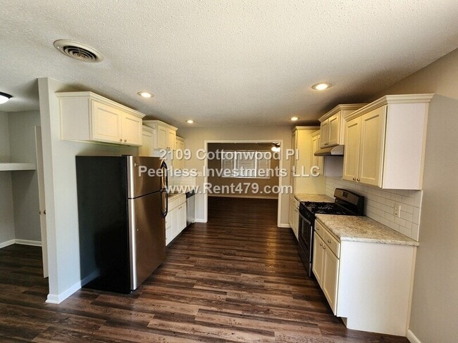 Building Photo - 2109 Cottonwood Pl