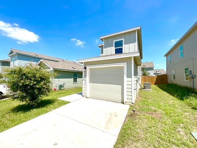 Building Photo - *MOVE IN SPECIAL* Modern Two-Story Home with Garage & Fenced Yard!