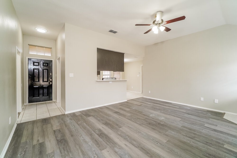 Building Photo - 100 Sandlewood Ln