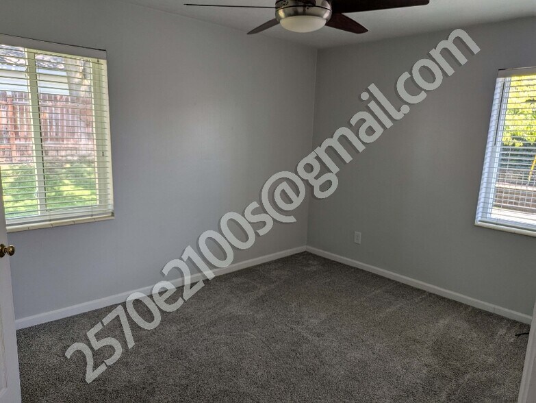 Building Photo - 2570 E 2100 S