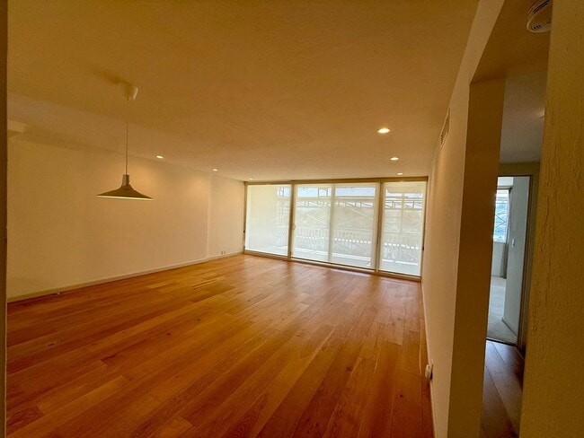 Building Photo - BEAUTIFULLY UPDATED TWO BED / ONE BATH TIBURON CONDO WITH PANORAMIC VIEWS
