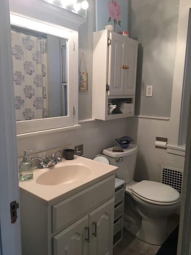 Bathroom - 367 Spahr St