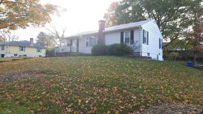 Building Photo - 209 Maple Ct